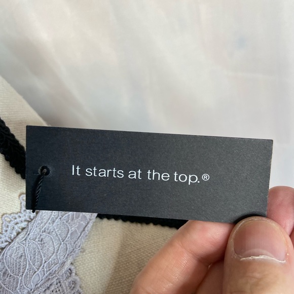 Cable & Gauge Lacey Pale Lavender Halter Keyhole Tank Blouse. Lined. XS - Picture 6 of 7